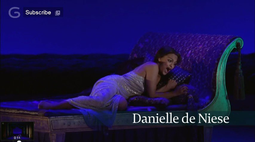 Danielle de Niese operaénekesnő beéneklései